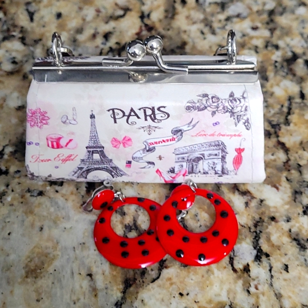 Lipstick holder with earings